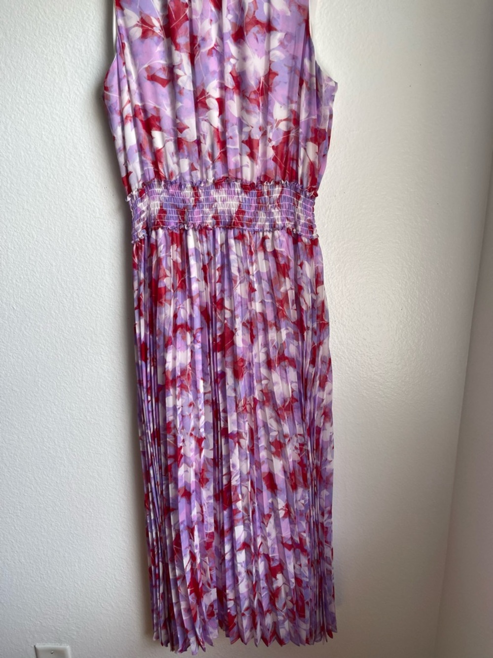 Calvin Klein Lavender Floral Pleated Midi Dress with Red Accents Size 10/12 NWOT - Picture 4 of 14